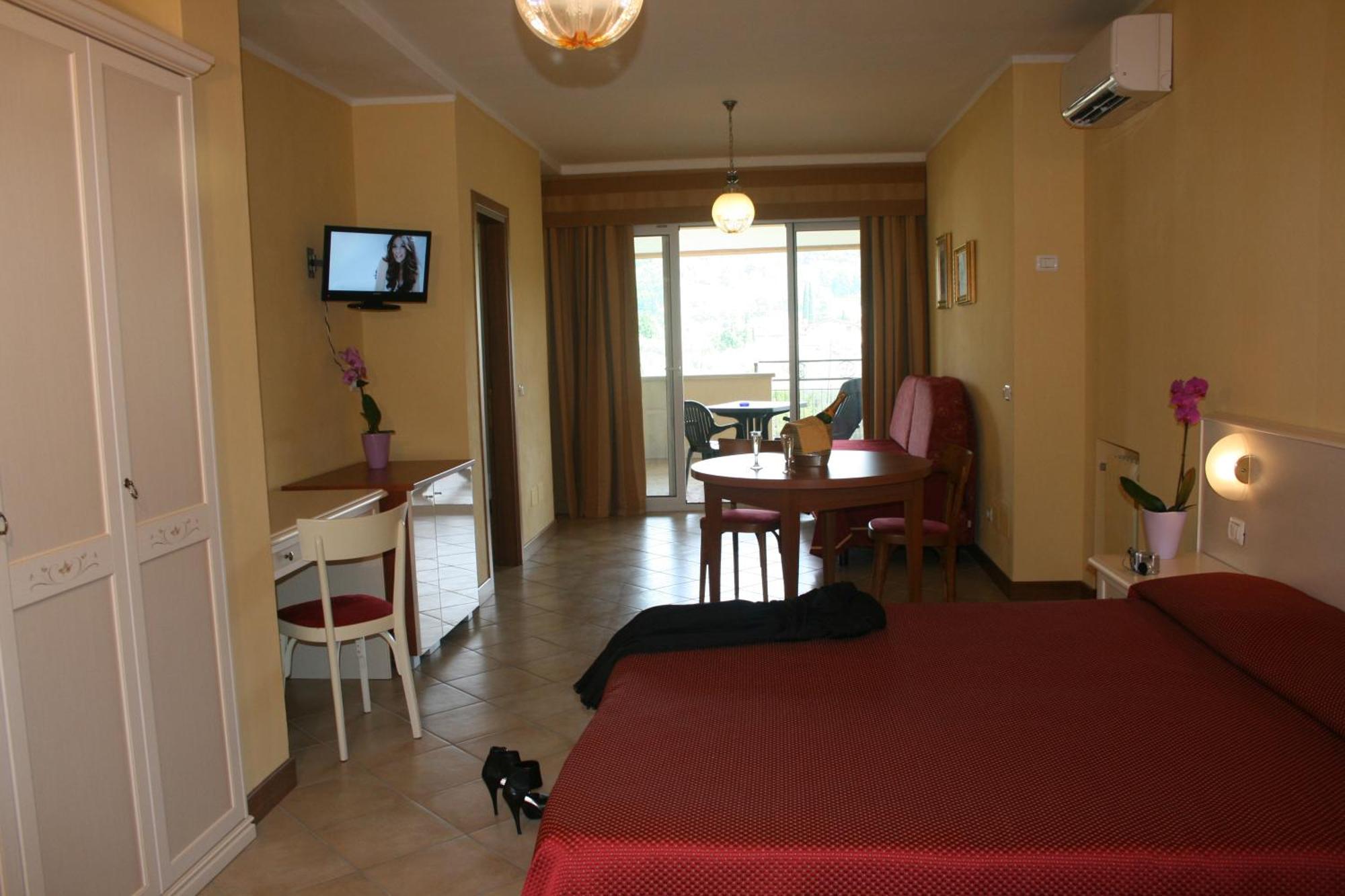 مانربا ديل جاردا Residence Miralago Rooms & Apartments المظهر الخارجي الصورة
