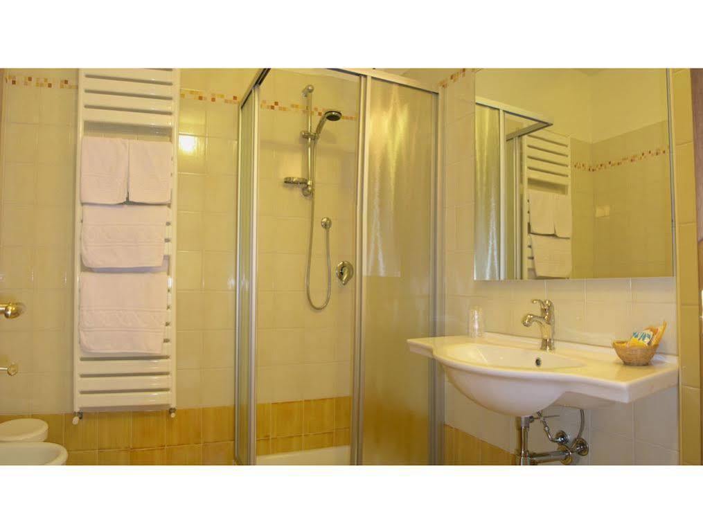 مانربا ديل جاردا Residence Miralago Rooms & Apartments المظهر الخارجي الصورة