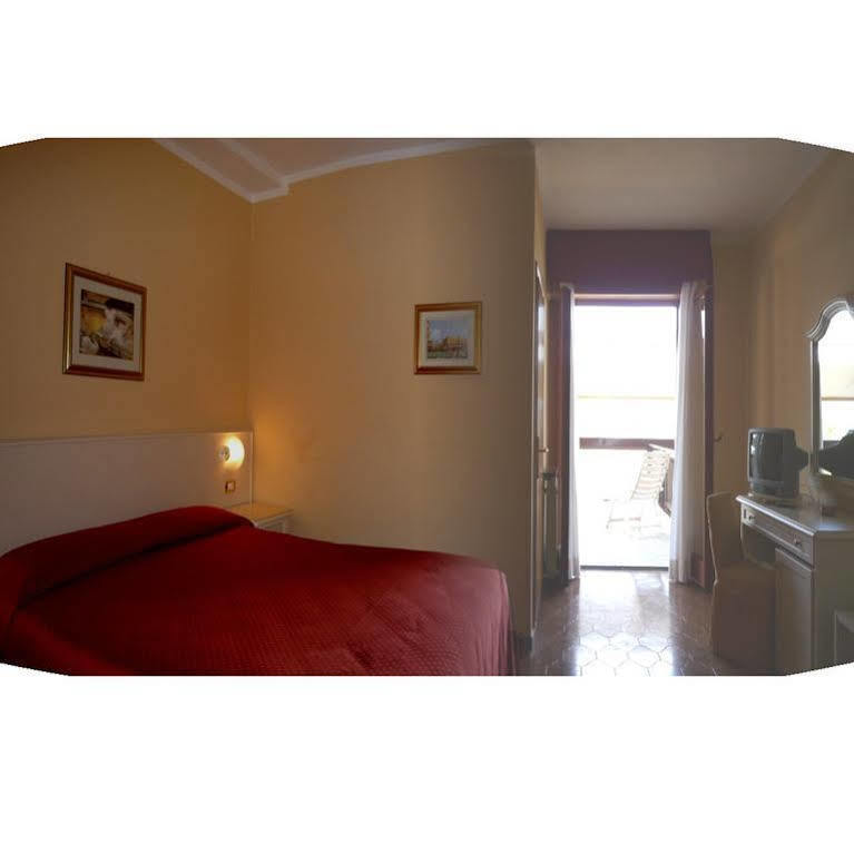مانربا ديل جاردا Residence Miralago Rooms & Apartments المظهر الخارجي الصورة