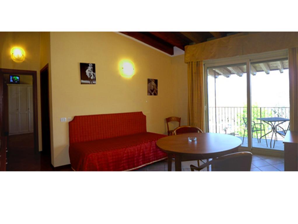 مانربا ديل جاردا Residence Miralago Rooms & Apartments المظهر الخارجي الصورة