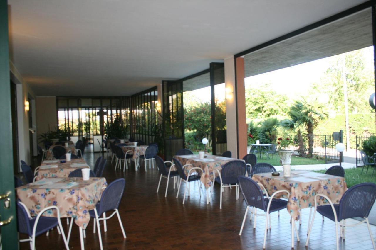 مانربا ديل جاردا Residence Miralago Rooms & Apartments الغرفة الصورة